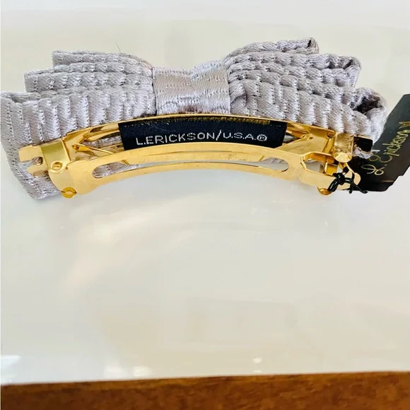 L. ERICKSON USA
PETITE BOW BARRETTE -
SILK in silver - Picture 3 of 4